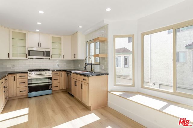 7550 Zombar Avenue, Van Nuys CA: https://media.crmls.org/mediaz/78b8ed08-b7d7-4816-880b-58513c9efb94.jpg