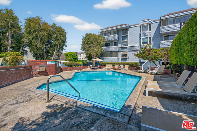311 Bora Bora Way, Marina del Rey CA: https://media.crmls.org/mediaz/78b9a1ee-b13b-48dd-ac48-ec46780d97d2.jpg