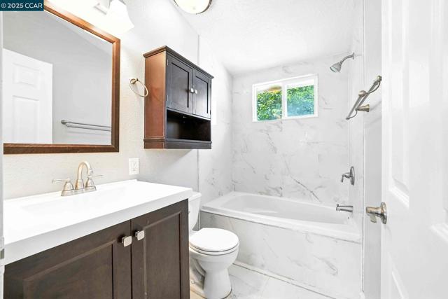 1950 Tule Ln, Knightsen CA: https://media.crmls.org/mediaz/78ba17ff-cbcc-4896-bb70-c77bb675e012.jpg