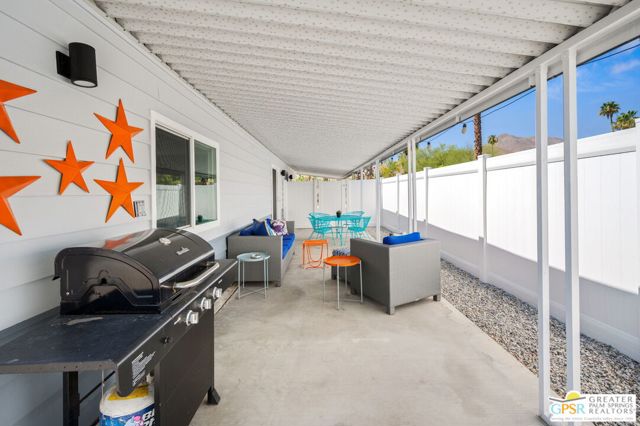 240 Los Pinos Drive, Palm Springs CA: https://media.crmls.org/mediaz/78ba3a51-d1fe-4501-885e-8dee555d812d.jpg
