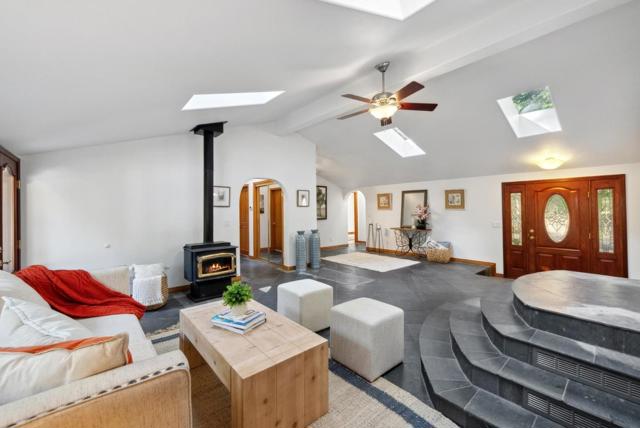 24751 Hutchinson Road, Los Gatos CA: https://media.crmls.org/mediaz/78ba5a21-bbe0-4c4d-8229-8850a1a618d2.jpg