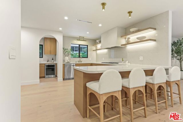 5 Bed Home for Sale in Los Angeles, California