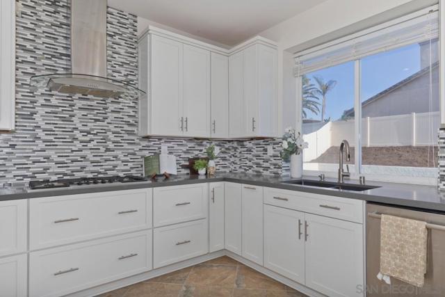 1889 Autumn Ln, Vista CA: https://media.crmls.org/mediaz/78bafc96-d113-4baf-87ee-740cf5d9dc66.jpg