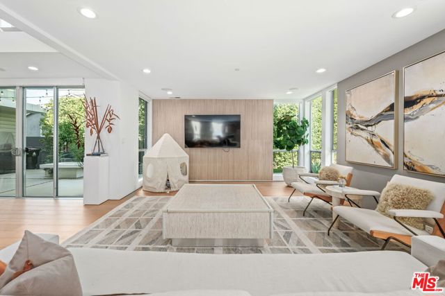 2736 Armacost Avenue, Los Angeles CA: https://media.crmls.org/mediaz/78bb8620-ecdb-48c4-bb5d-b215f47dca8b.jpg