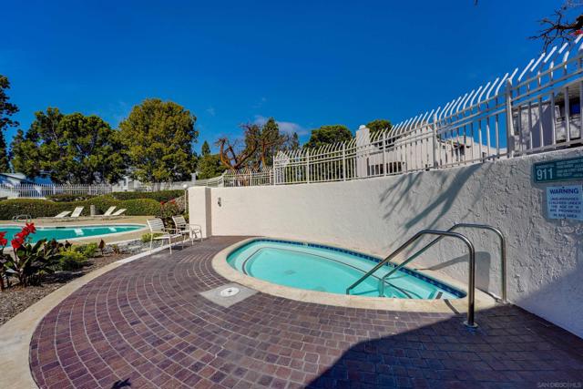 8490 Via Sonoma, La Jolla CA: https://media.crmls.org/mediaz/78bc22c0-b66d-43cc-87f1-11f6751dbf63.jpg