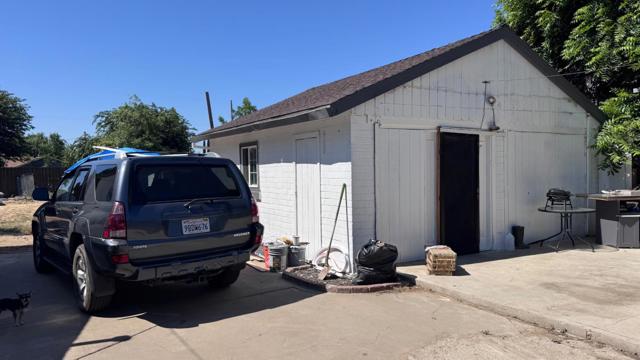 1720 River Road, Modesto CA: https://media.crmls.org/mediaz/78bd265d-c7b6-4b72-8ecf-383d9348d79d.jpg