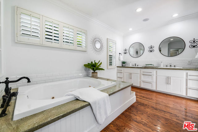 5711 Colbath Avenue, Valley Glen CA: https://media.crmls.org/mediaz/78bd35a4-bf0c-4371-8d12-9b9c02ade0cd.jpg