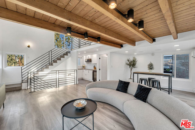 24 20th Avenue, Venice CA: https://media.crmls.org/mediaz/78bd6aea-551f-4637-8e23-3b4803c0d73d.jpg