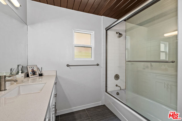 622 Esplanade, Redondo Beach CA: https://media.crmls.org/mediaz/78be3c9e-30bd-4268-8a06-2283c243415f.jpg