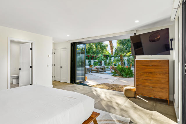 130 W Racquet Club Road #308, Palm Springs, CA 92262