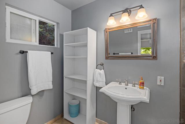 1140 Cloverleaf Dr, El Cajon CA: https://media.crmls.org/mediaz/78be742d-37bc-4b21-ab48-42de33ce6c29.jpg