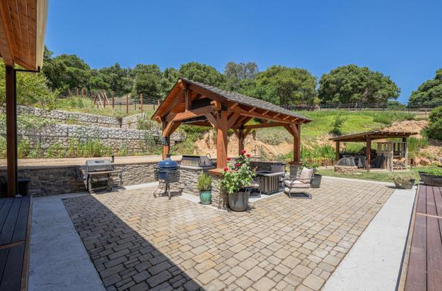 9247 Holly Hill Drive, Salinas CA: https://media.crmls.org/mediaz/78bea52a-2bd8-42e8-837f-0c9f813be216.jpg