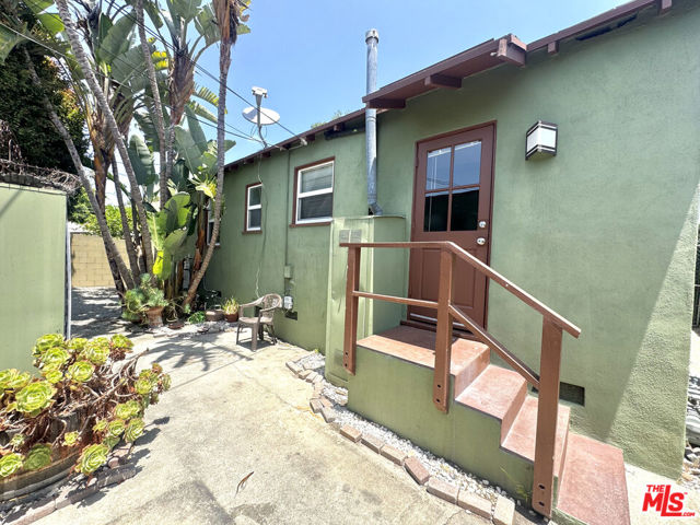 5153 Overland, Culver City CA: https://media.crmls.org/mediaz/78beaca6-6f18-4c24-8a79-63ed86801434.jpg