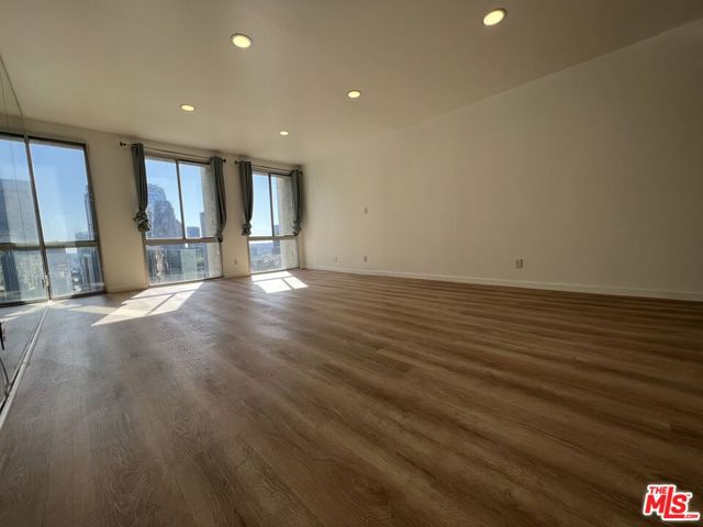 800 W 1st Street, Los Angeles CA: https://media.crmls.org/mediaz/78bec236-e4c6-444e-8fd9-97bfc82ddc8a.jpg