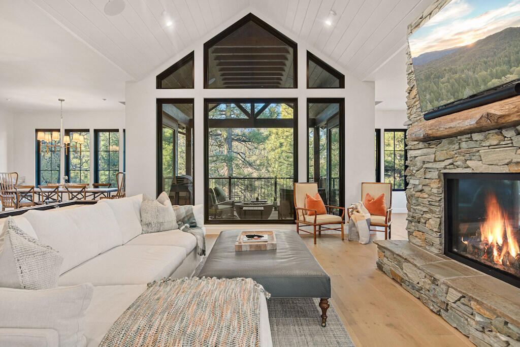 43595 Ridge Crest Drive