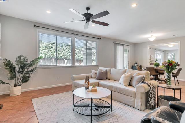 1517 Rampart Way, Brentwood CA: https://media.crmls.org/mediaz/78bf68e2-7d55-48c9-a738-f1d18a3216e0.jpg