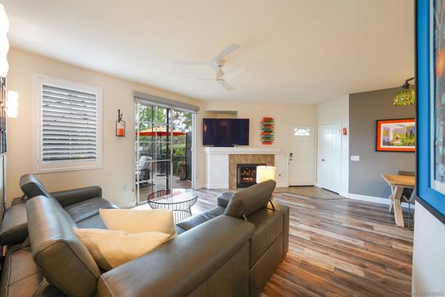 12083 Tivoli Park Row, San Diego CA: https://media.crmls.org/mediaz/78bfa58f-1e47-4095-829d-400fffa4b991.jpg