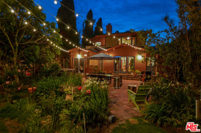 11136 Lucerne Avenue, Culver City CA: https://media.crmls.org/mediaz/78c1e9c5-24bd-4dab-9717-fe38bbd4e5ff.jpg