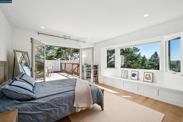 31 Ascot Place, Moraga CA: https://media.crmls.org/mediaz/78c23b67-e868-45bb-9383-193b38067c66.jpg