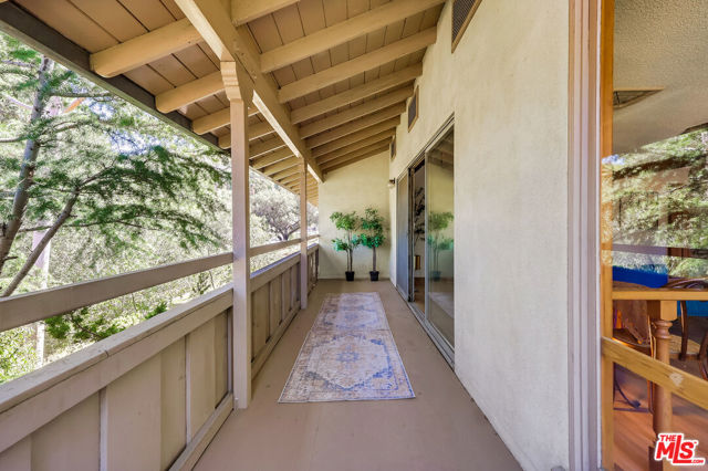 7951 Glenties Lane, Sunland CA: https://media.crmls.org/mediaz/78c2a4ad-33e0-44b9-9570-f96da04224b7.jpg