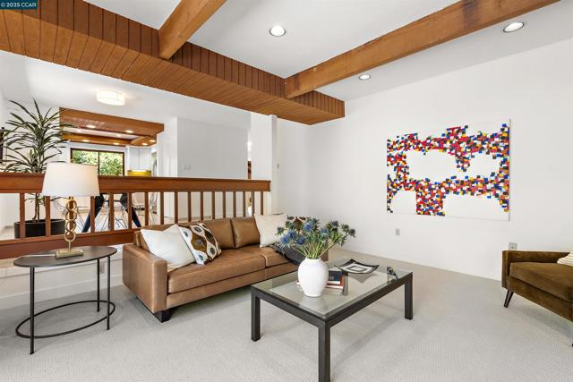 220 Devonshire Ct, Pleasant Hill CA: https://media.crmls.org/mediaz/78c2a817-eeb3-444d-860d-dc896b3b3401.jpg
