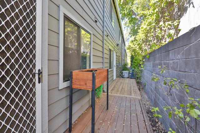 5829 San Juan Avenue, Citrus Heights CA: https://media.crmls.org/mediaz/78c2a95a-c2dd-4757-9b90-88ed66e223a0.jpg