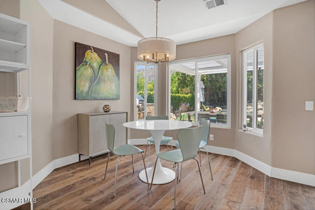 4953 Kilburn Court, Oak Park CA: https://media.crmls.org/mediaz/78c2b7a1-46da-4d2c-bb60-a77498142c97.jpg