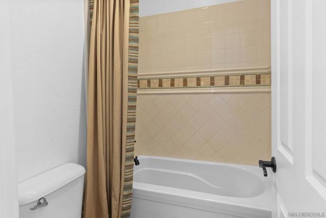 5527 Alexandrine Ct, Oceanside CA: https://media.crmls.org/mediaz/78c2dfad-98ea-4aa0-acc9-38acc7589716.jpg