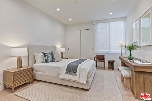 300 N Swall Drive, Beverly Hills CA: https://media.crmls.org/mediaz/78c357d0-7c94-4396-a408-8301a6e41059.jpg