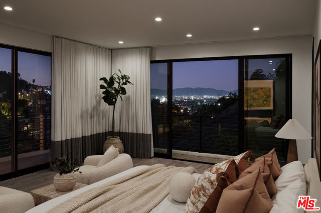 3820 Knobhill Drive, Sherman Oaks CA: https://media.crmls.org/mediaz/78c38581-8b11-4f43-959a-043f0c15115f.jpg