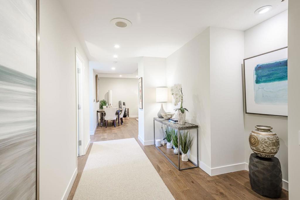 20 W 3rd Avenue #202