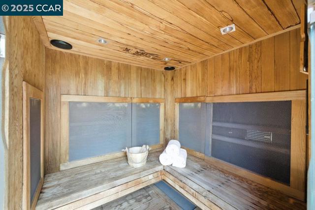 1341 Juanita Dr, Lafayette CA: https://media.crmls.org/mediaz/78c41bd3-0f21-48ae-9778-1396db193e6c.jpg