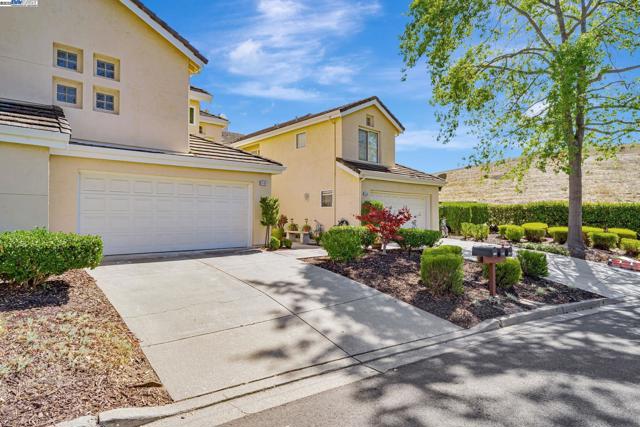 6192 Lakeview Cir, San Ramon CA: https://media.crmls.org/mediaz/78c4257b-109a-4d3c-ac01-19ef2f2b7ee1.jpg