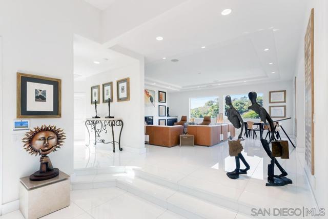 6617 Muirlands Dr, La Jolla CA: https://media.crmls.org/mediaz/78c46559-5bfc-4fa6-a63d-ebb5a901c1b5.jpg