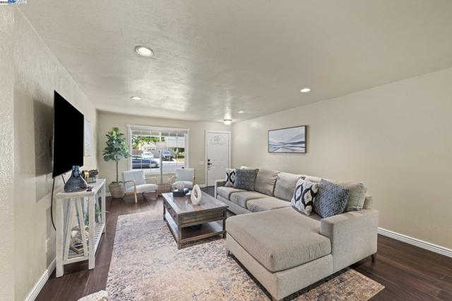 771 Hagemann Dr, Livermore CA: https://media.crmls.org/mediaz/78c51625-7e91-4e00-90fc-3349a18a49ac.jpg