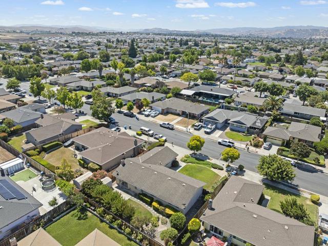 1500 Sunset Drive, Hollister CA: https://media.crmls.org/mediaz/78c51b71-fad0-4683-83e5-cfde79b67503.jpg