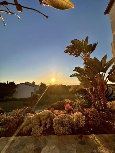 911 Caminito Madrigal, Carlsbad CA: https://media.crmls.org/mediaz/78c53379-e433-4e72-9077-55b4778d3501.jpg