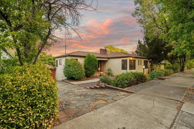 1901 Chestnut Street, Redding CA: https://media.crmls.org/mediaz/78c5a79e-9916-43d0-8bcc-fc792a50e9a2.jpg