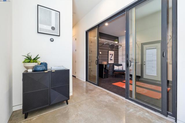 730 HENRY STREET, Oakland CA: https://media.crmls.org/mediaz/78c60f08-56dd-49aa-931b-8ebdf94b59e5.jpg