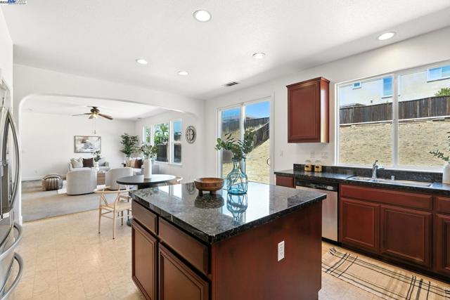 3909 Danbury Way, Fairfield CA: https://media.crmls.org/mediaz/78c655f7-25f9-472a-8763-2d07bf3cc266.jpg