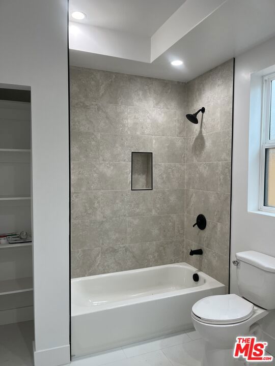 212 E 29th Street, Los Angeles CA: https://media.crmls.org/mediaz/78c65795-b435-4d3d-b137-0952f5a2e88b.jpg