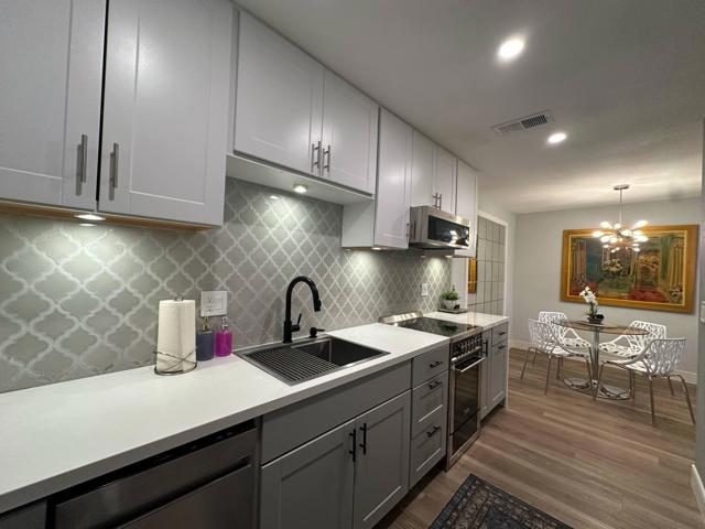 2801 N Los Felices E Circle, Palm Springs CA: https://media.crmls.org/mediaz/78c66378-0651-40b8-9858-d0631b06a8d4.jpg