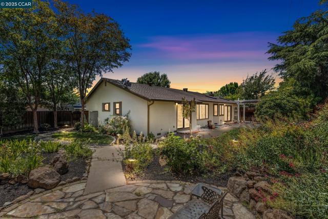 728 San Bruno Ct, Concord CA: https://media.crmls.org/mediaz/78c6d802-96b5-4e4a-a442-5115efecc039.jpg
