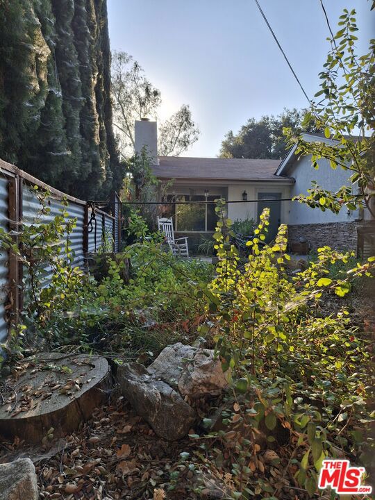 1519 Sunset Avenue, Pasadena CA: https://media.crmls.org/mediaz/78c7b495-f885-4d9d-b356-e96308effe36.jpg