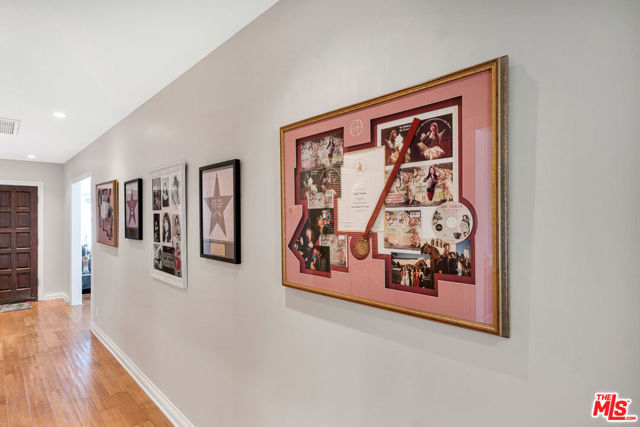3733 Willowcrest Avenue, Studio City CA: https://media.crmls.org/mediaz/78c7de9b-85a2-4856-9cb4-84c8c225a1e7.jpg