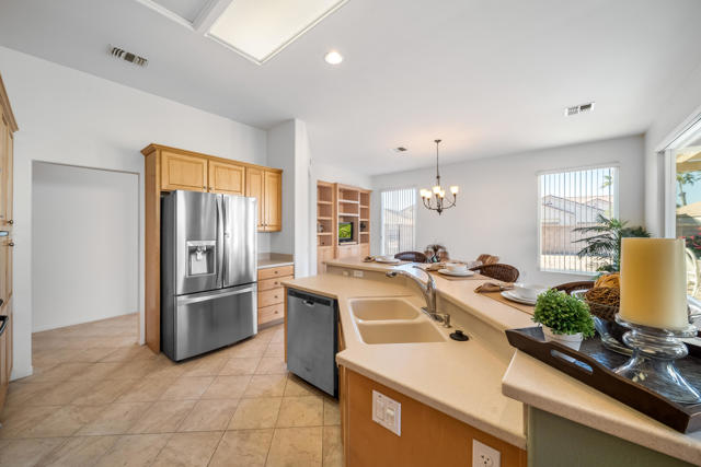 37718 Medjool Avenue, Palm Desert CA: https://media.crmls.org/mediaz/78c803e0-1463-4e7d-9f3e-cc7ccfa046cc.jpg