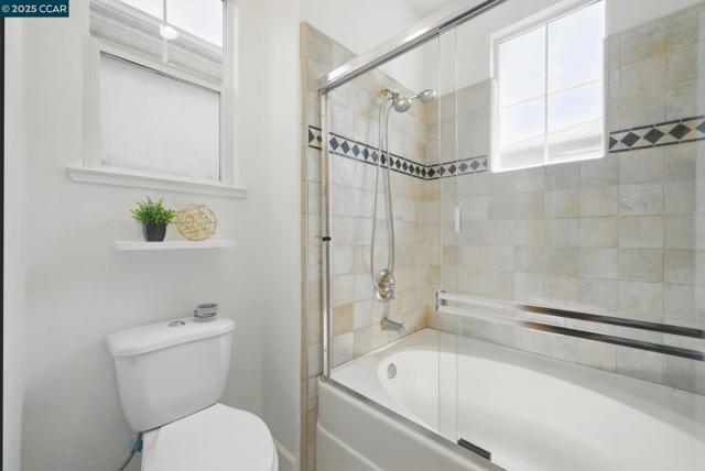 10708 Prince Royal Ct, Oakland CA: https://media.crmls.org/mediaz/78c82922-99eb-4fc5-b6bf-e591cdc8fa93.jpg
