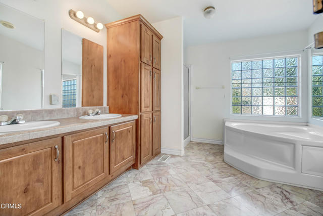 Detail Gallery Image 9 of 10 For 1150 Ventura Bld #10,  Camarillo,  CA 93010 - 3 Beds | 2 Baths