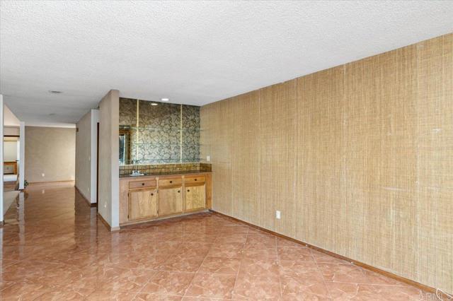 Detail Gallery Image 11 of 27 For 1610 via La Plaza, San Marcos,  CA 92078 - 3 Beds | 3 Baths