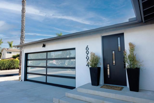 Detail Gallery Image 2 of 26 For 6994 Carthage St, San Diego,  CA 92120 - 4 Beds | 3 Baths